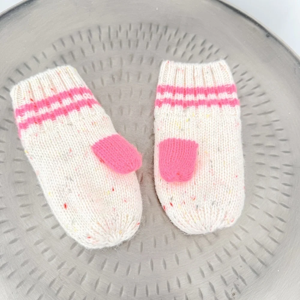 GAP Cozy White and Pink Knit Mittens